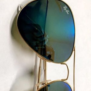AUTHENTIC RAY BAN SUNGLASSES